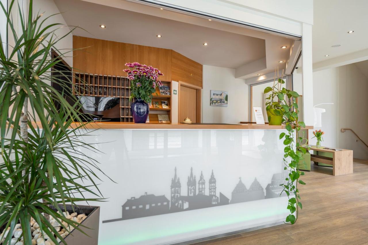Center Hotel Kaiserhof Наумбург Экстерьер фото